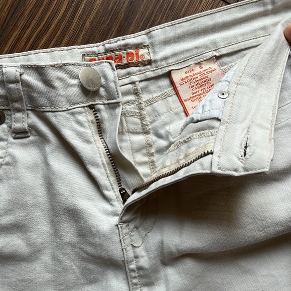 Zana Di Stretch Mid-Rise Flare Vintage Jeans - Off-White - Picture 7 of 11